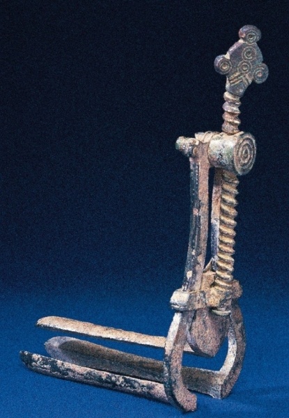 Roman trivalve vaginal speculum with replica screw